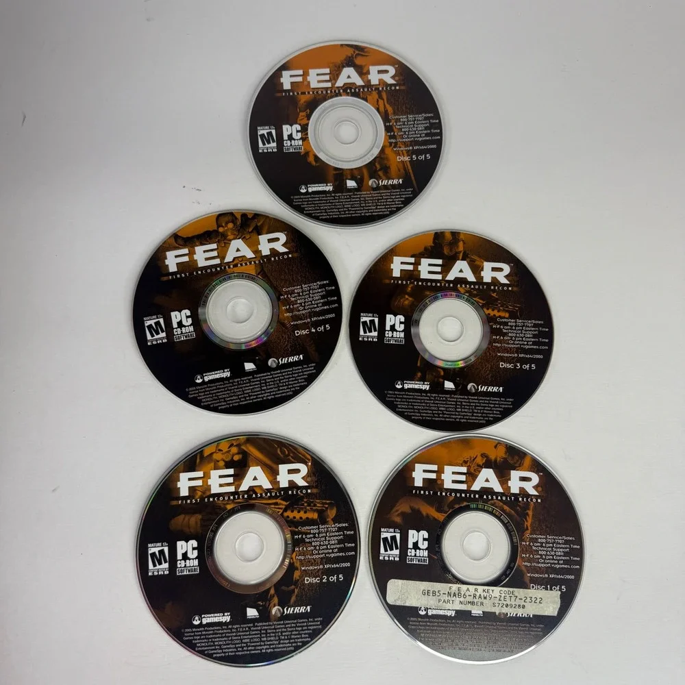 F.E.A.R.‎ First Encounter Assault Recon PC Game Complete 5 Disc Set Key